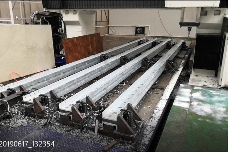 槽鋼鉆孔機(jī)加工